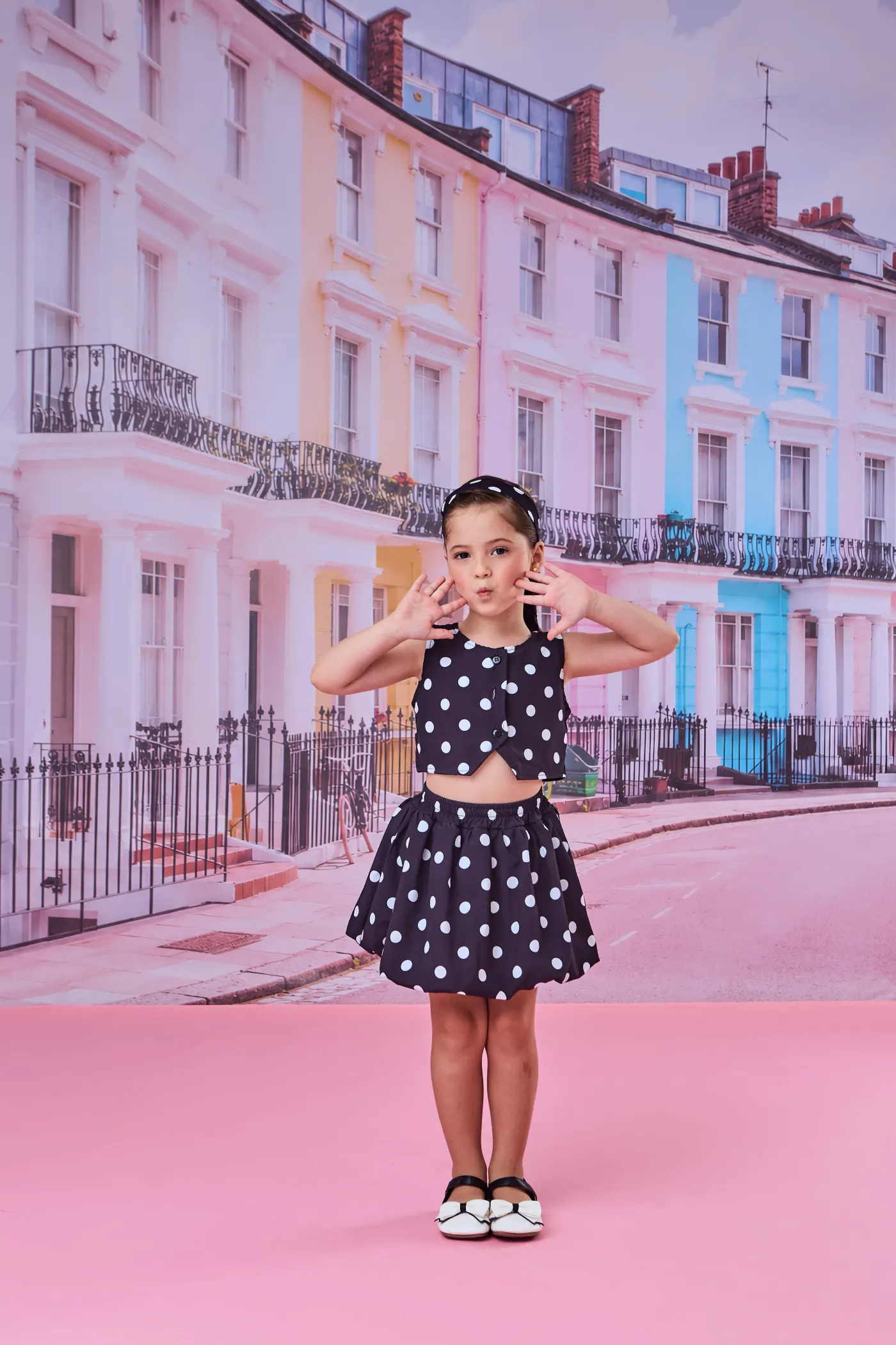 Look 02 da coleção London — peça infantil em tom pastel